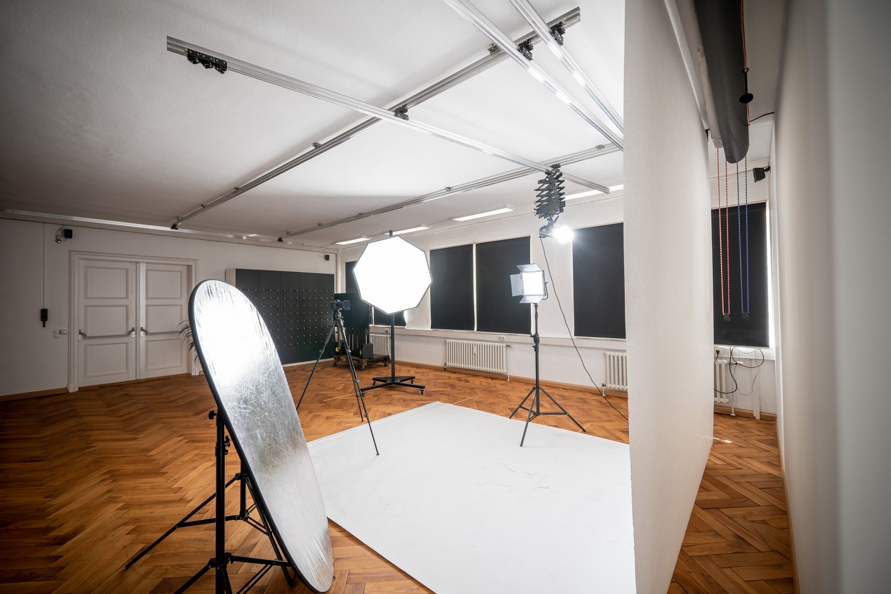 Studioaufbau mit Kamera und Reflektor